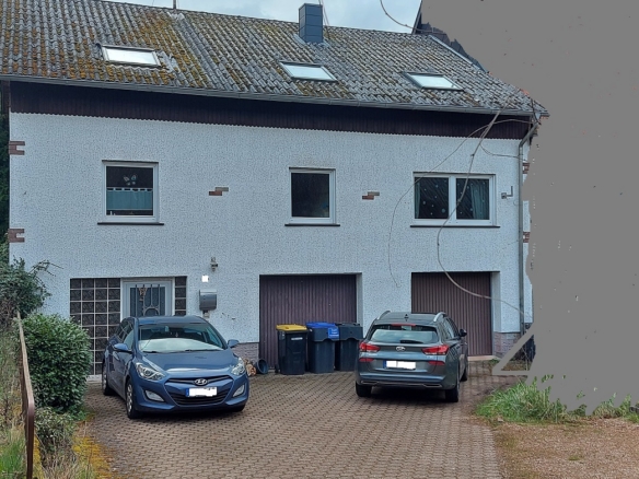 Großes Ein- Zweifamilienhaus in Dirmingen