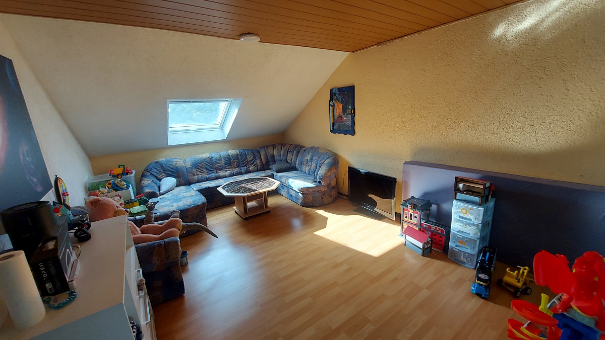 Großes Ein- Zweifamilienhaus in Dirmingen