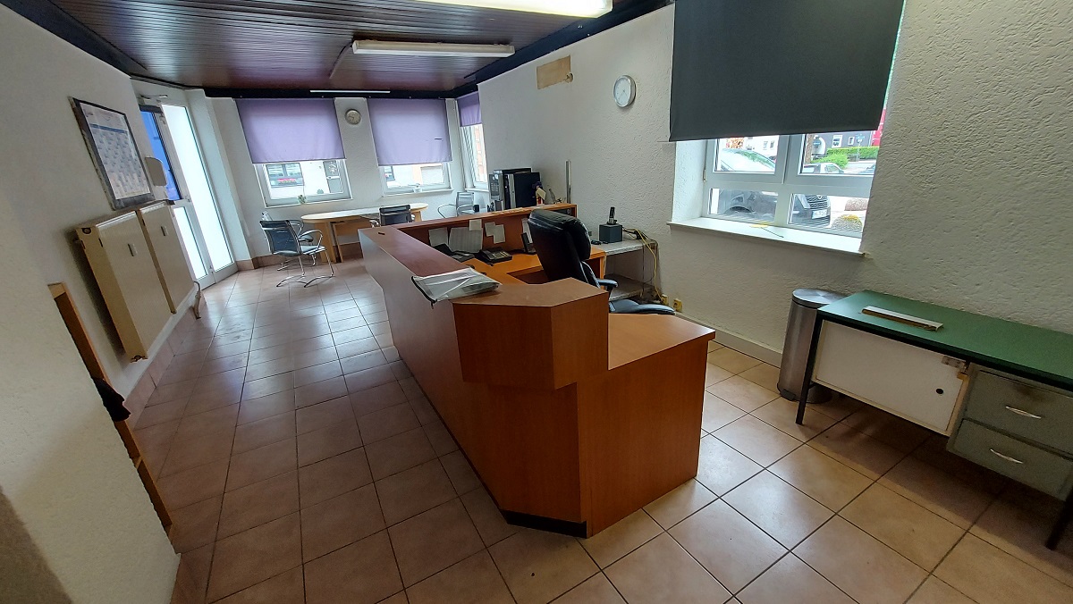 2 Büroräume mit Parkplatz in Diefflen zu vermieten.