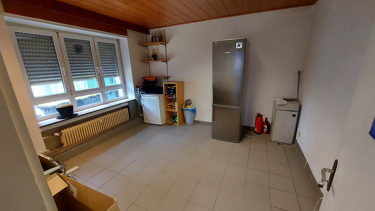 2 Büroräume mit Parkplatz in Diefflen zu vermieten.