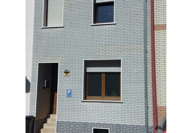 Vermietetes Reihenmittelhaus in Merzig – citynah mit Garten und Pool